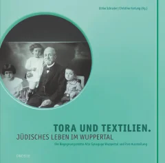 Tora und Textilien